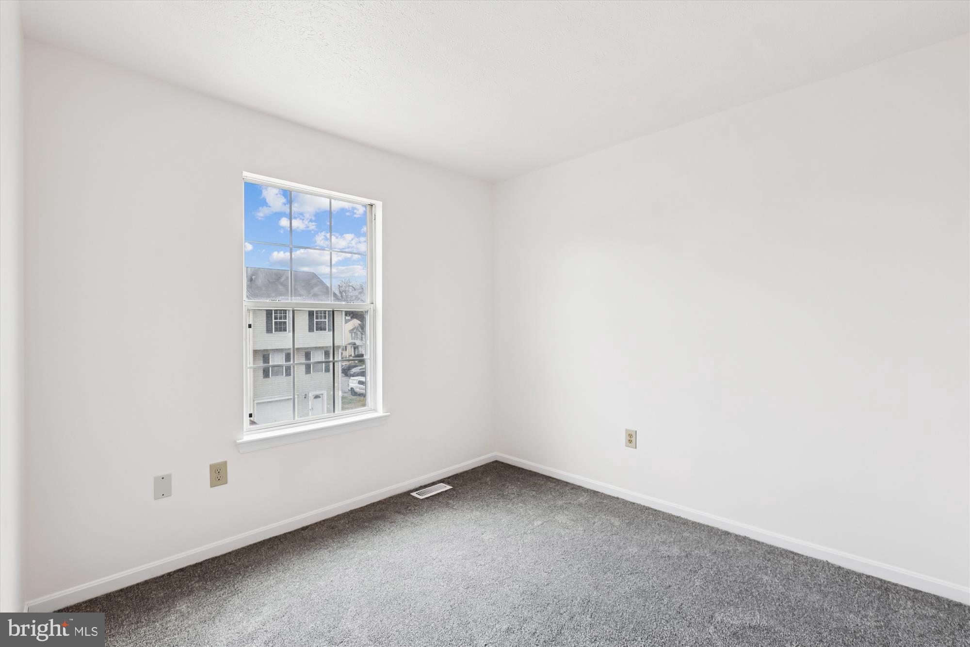 SOUTH HAMPTON - Residential