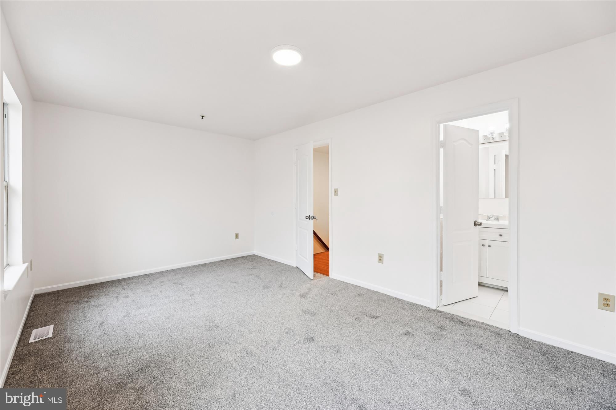 SOUTH HAMPTON - Residential