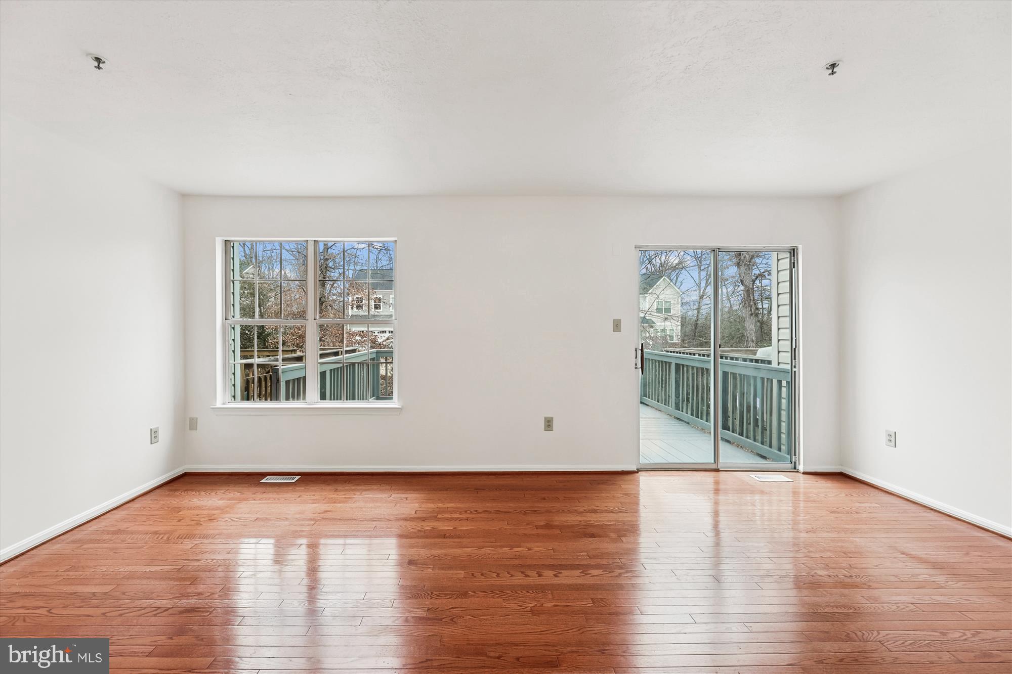 SOUTH HAMPTON - Residential