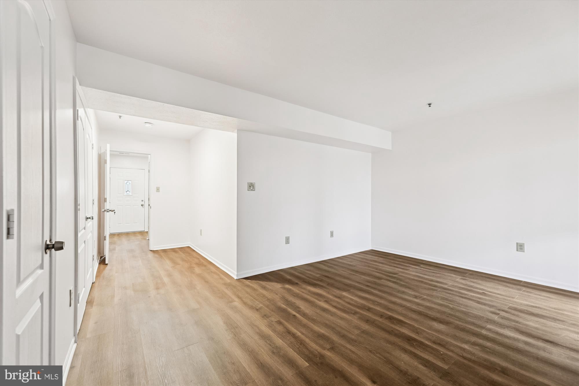 SOUTH HAMPTON - Residential