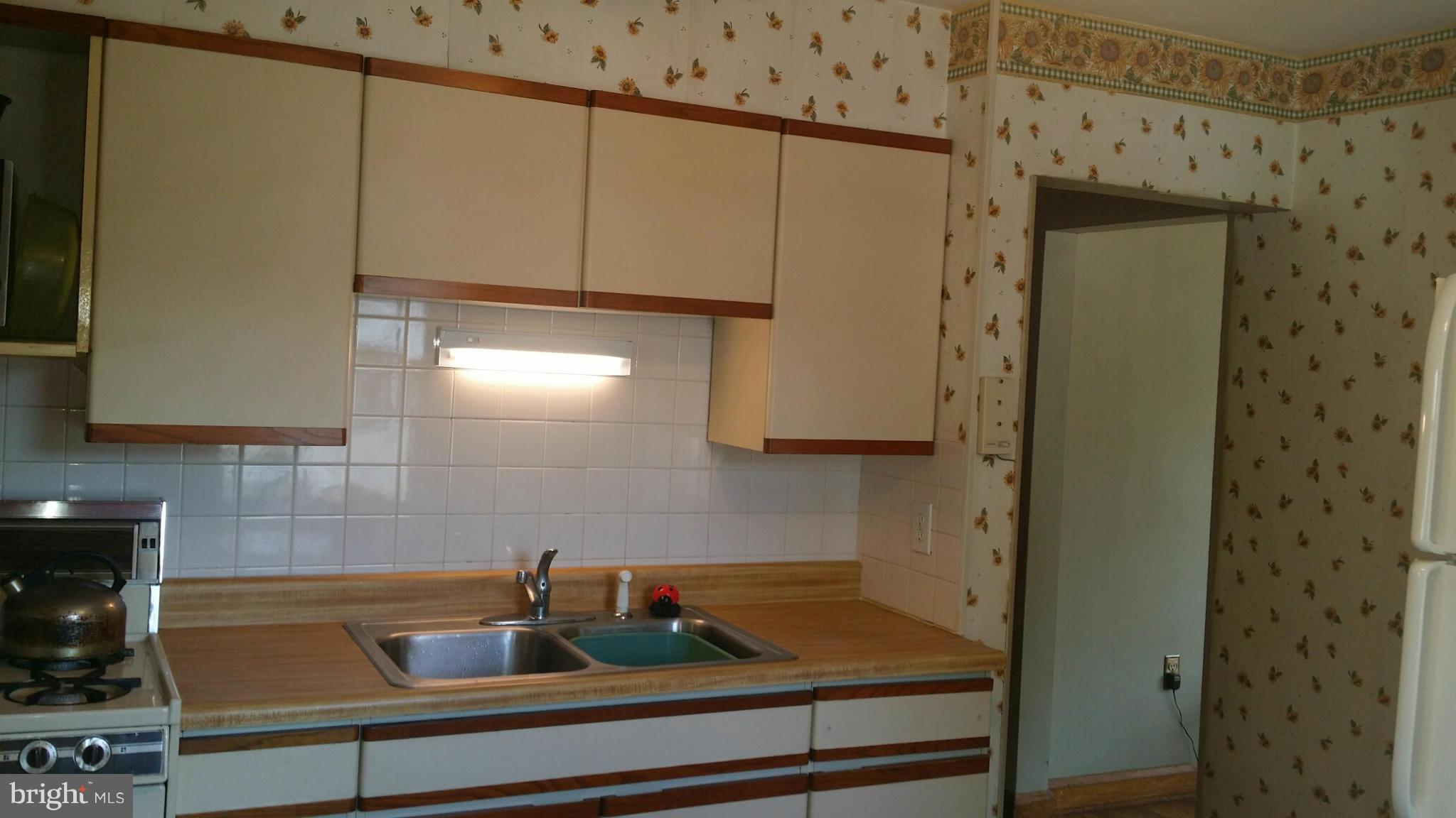 COLONIAL DRIVE - Residential Lease