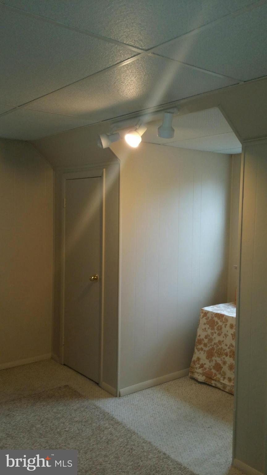 COLONIAL DRIVE - Residential Lease