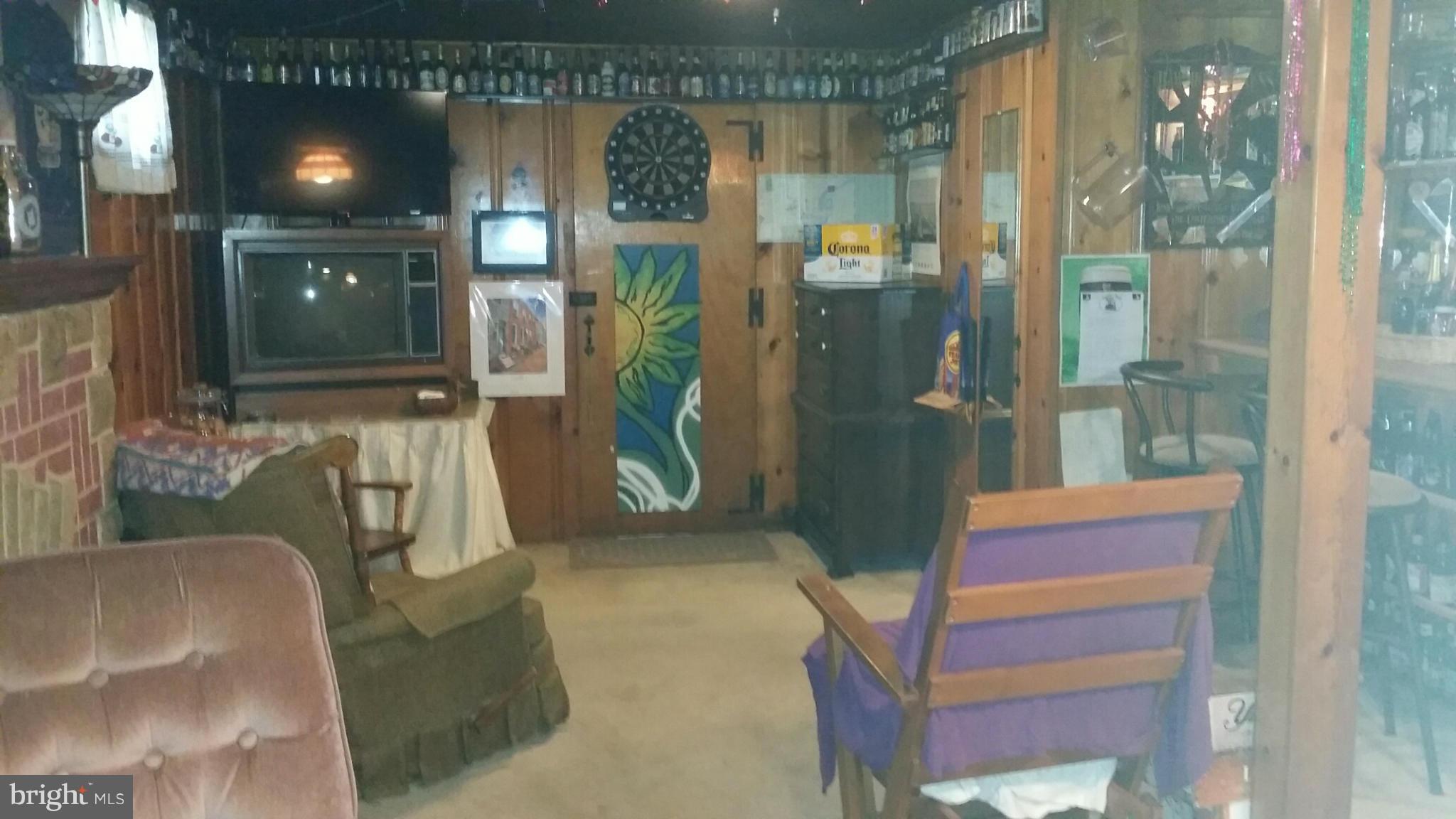 COLONIAL DRIVE - Residential Lease