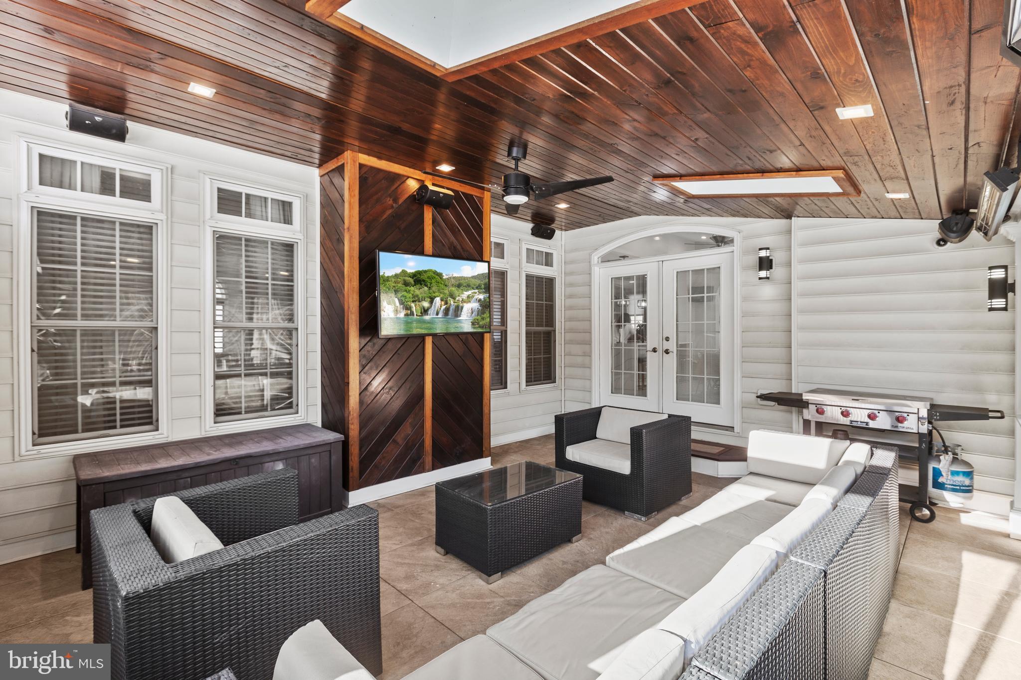 MEADOWGATE - Residential