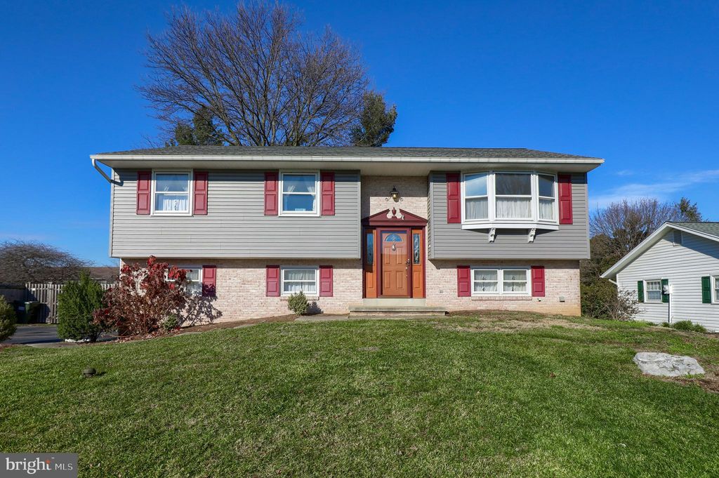 Photo of 409 Nottingham Avenue, Lancaster, PA 17601 (MLS # PALA2045162)