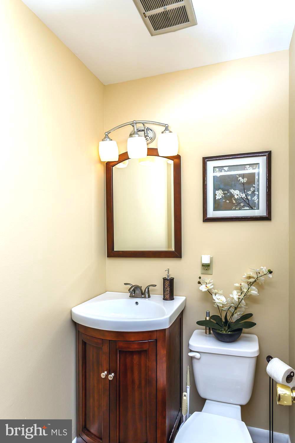 TOWN & COUNTRY TOWNHOUSES - Residential