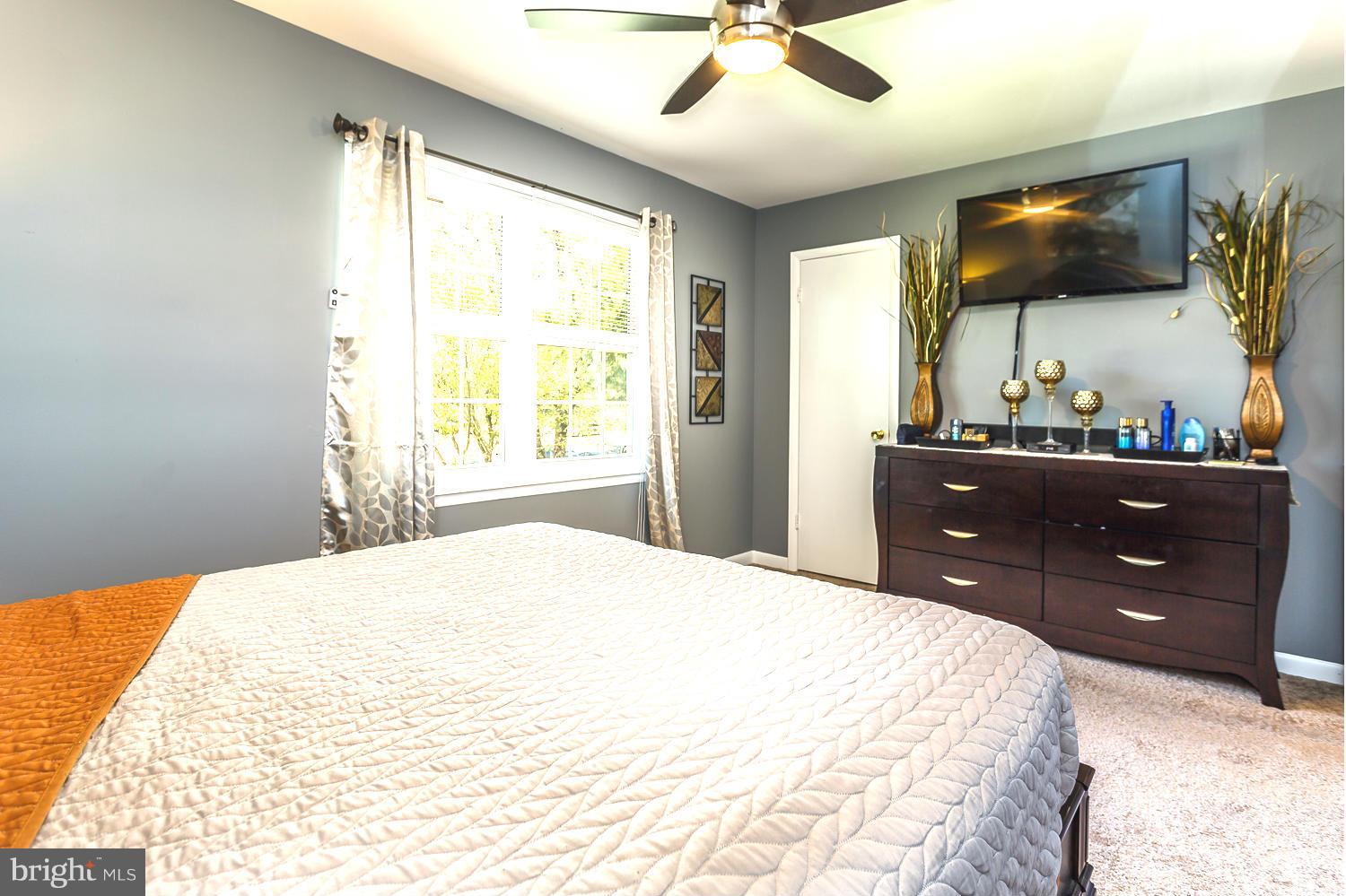 TOWN & COUNTRY TOWNHOUSES - Residential