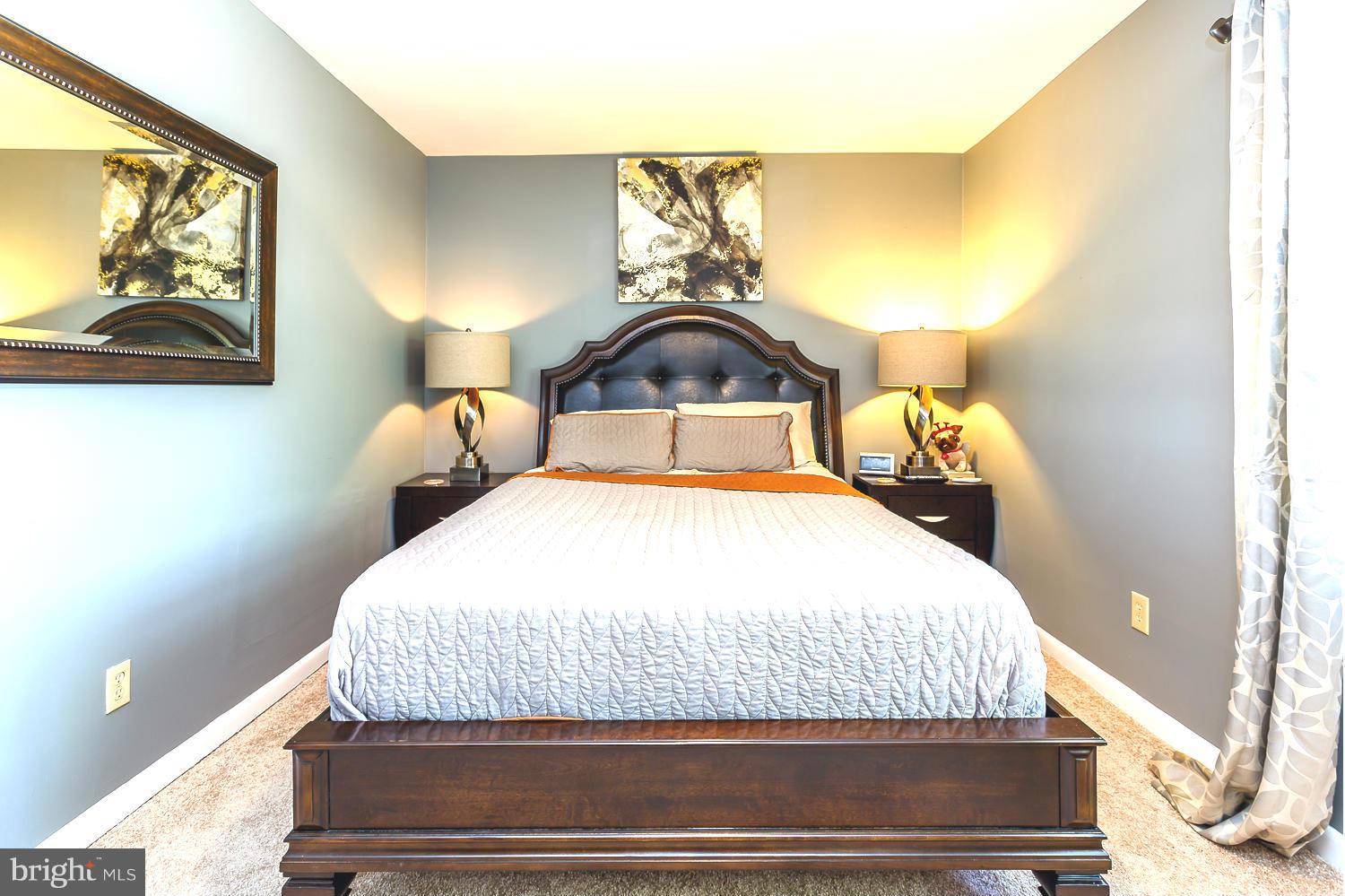 TOWN & COUNTRY TOWNHOUSES - Residential