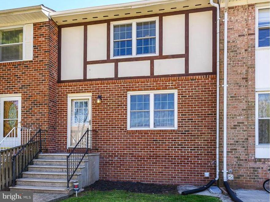 BEAUTIFUL TOWNHOME! REMODELED AND READY FOR YOUR BUYER. This home includes Granite Counter Tops, New Windows, New Flooring and MUCH More!! This will Not Last! Super Well Kept! Call for Appt.