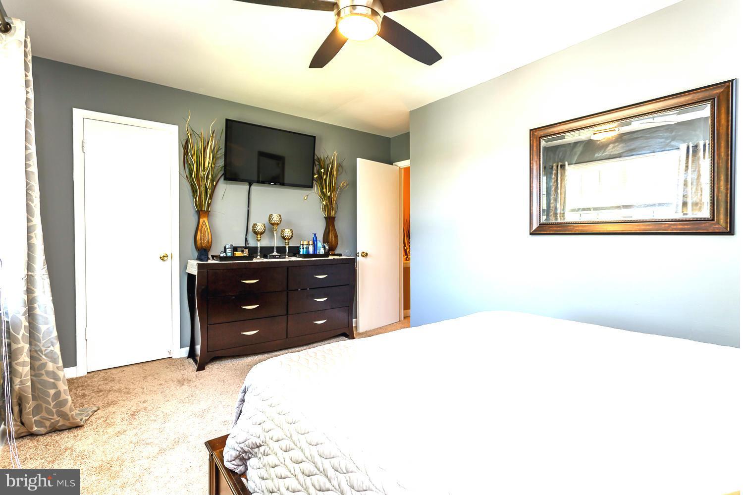 TOWN & COUNTRY TOWNHOUSES - Residential