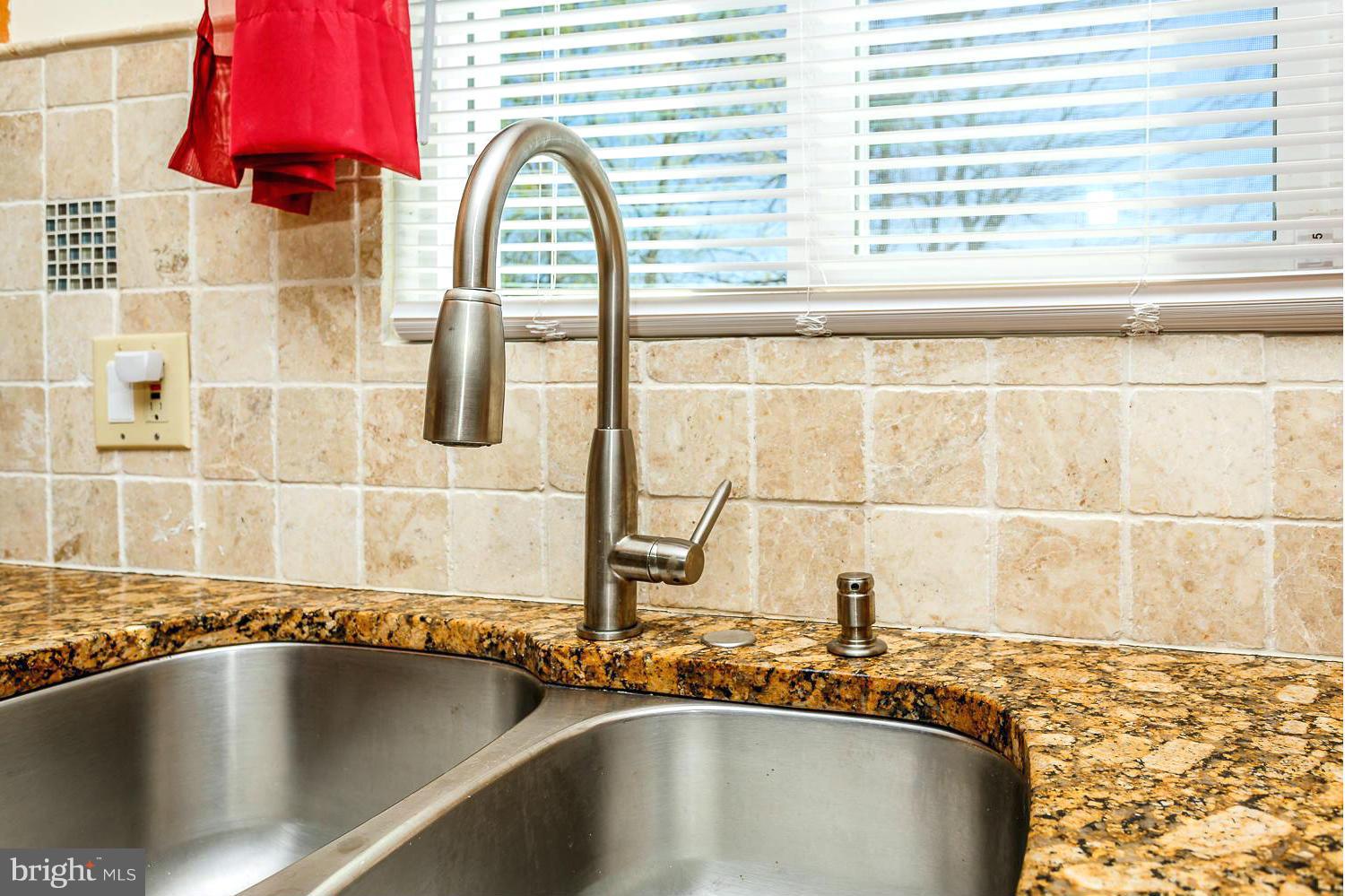 TOWN & COUNTRY TOWNHOUSES - Residential