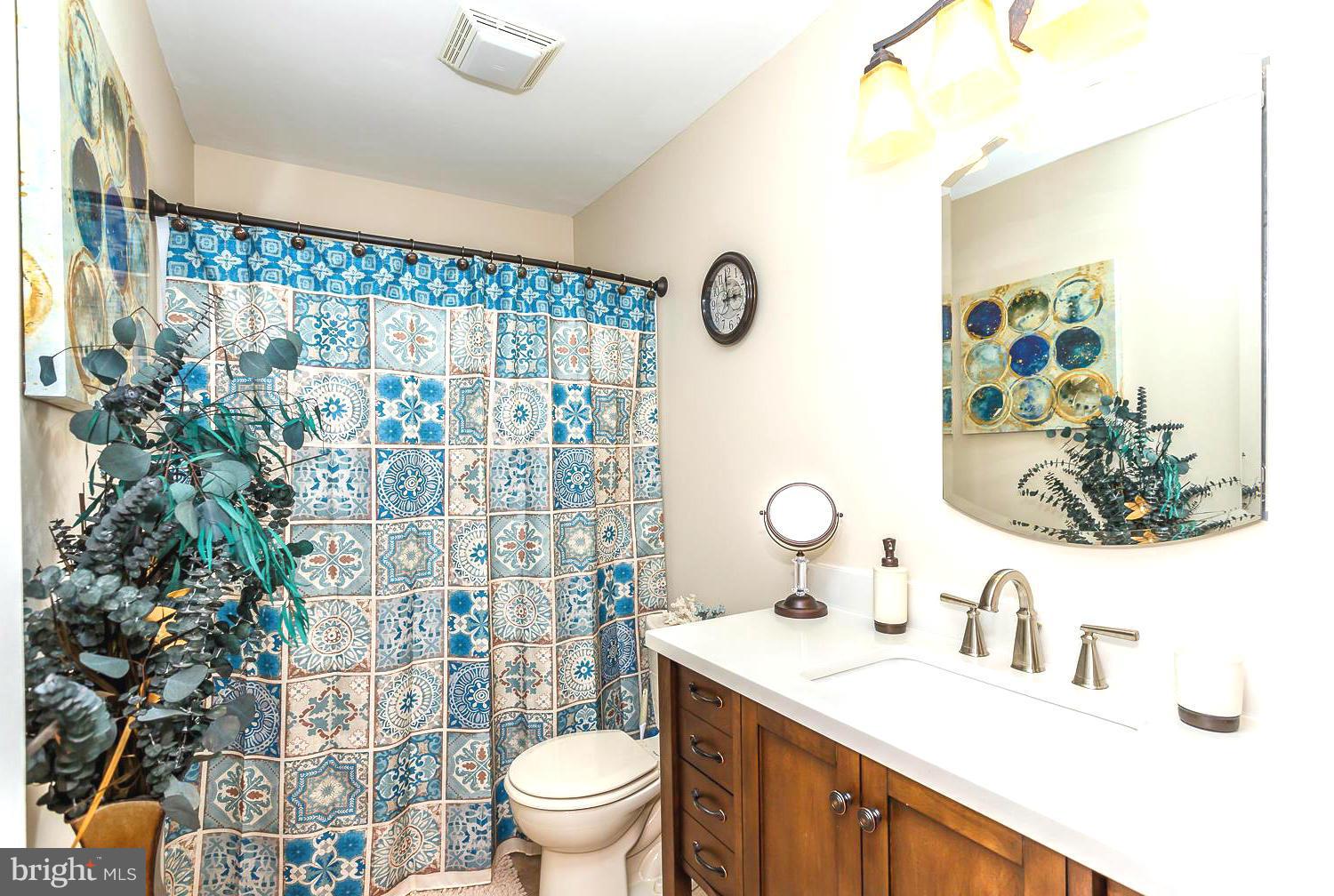 TOWN & COUNTRY TOWNHOUSES - Residential