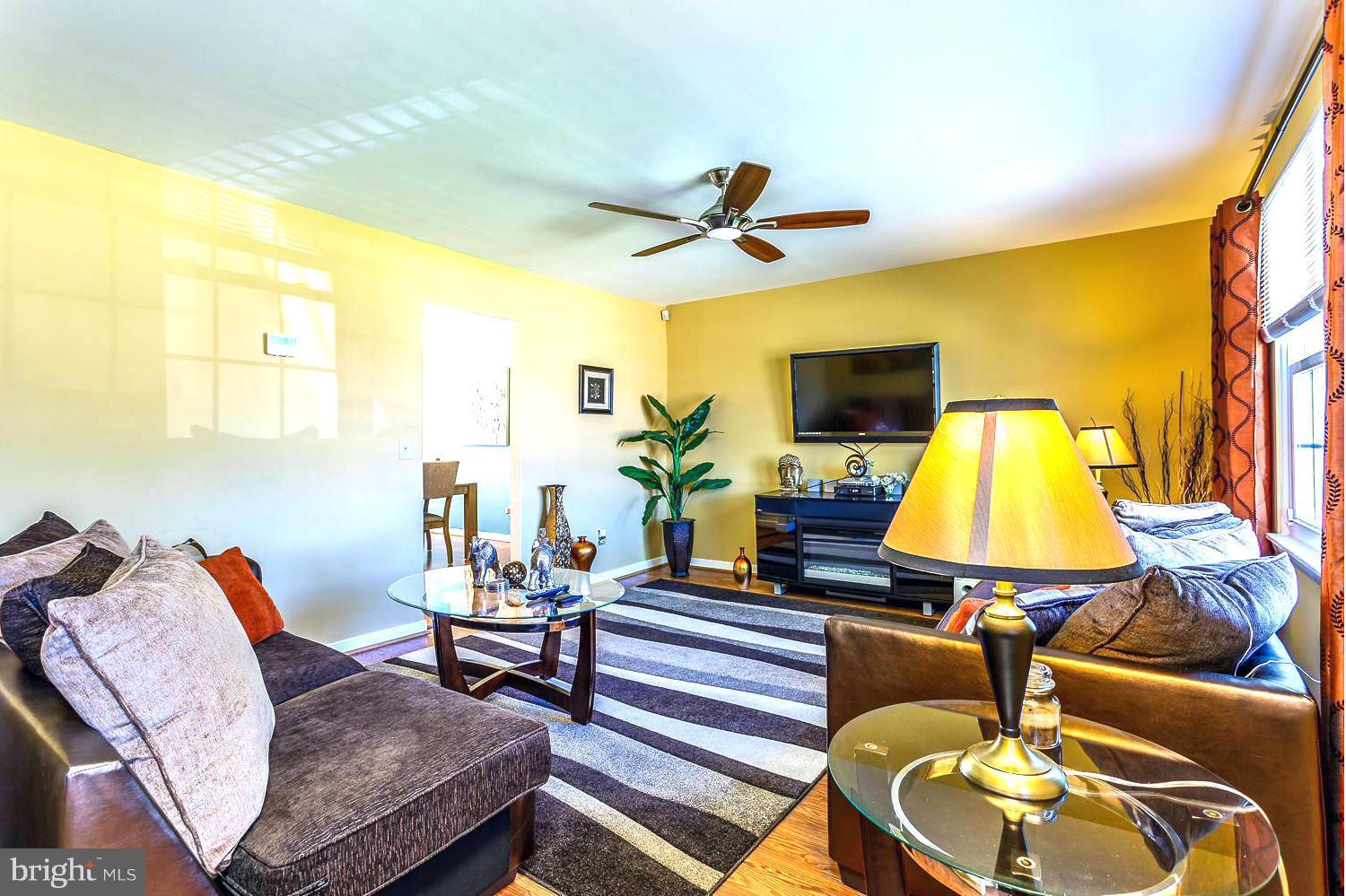 TOWN & COUNTRY TOWNHOUSES - Residential