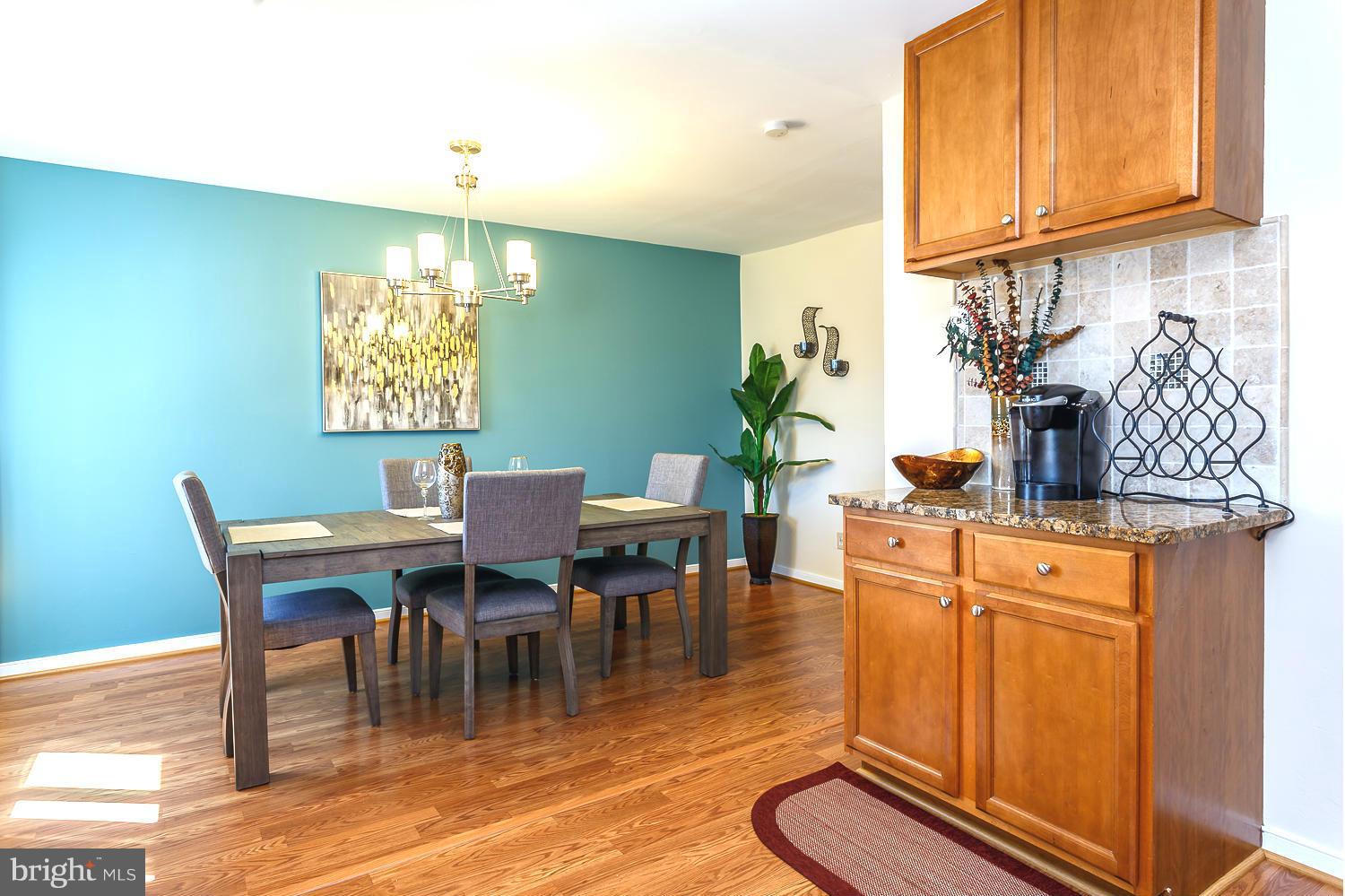 TOWN & COUNTRY TOWNHOUSES - Residential