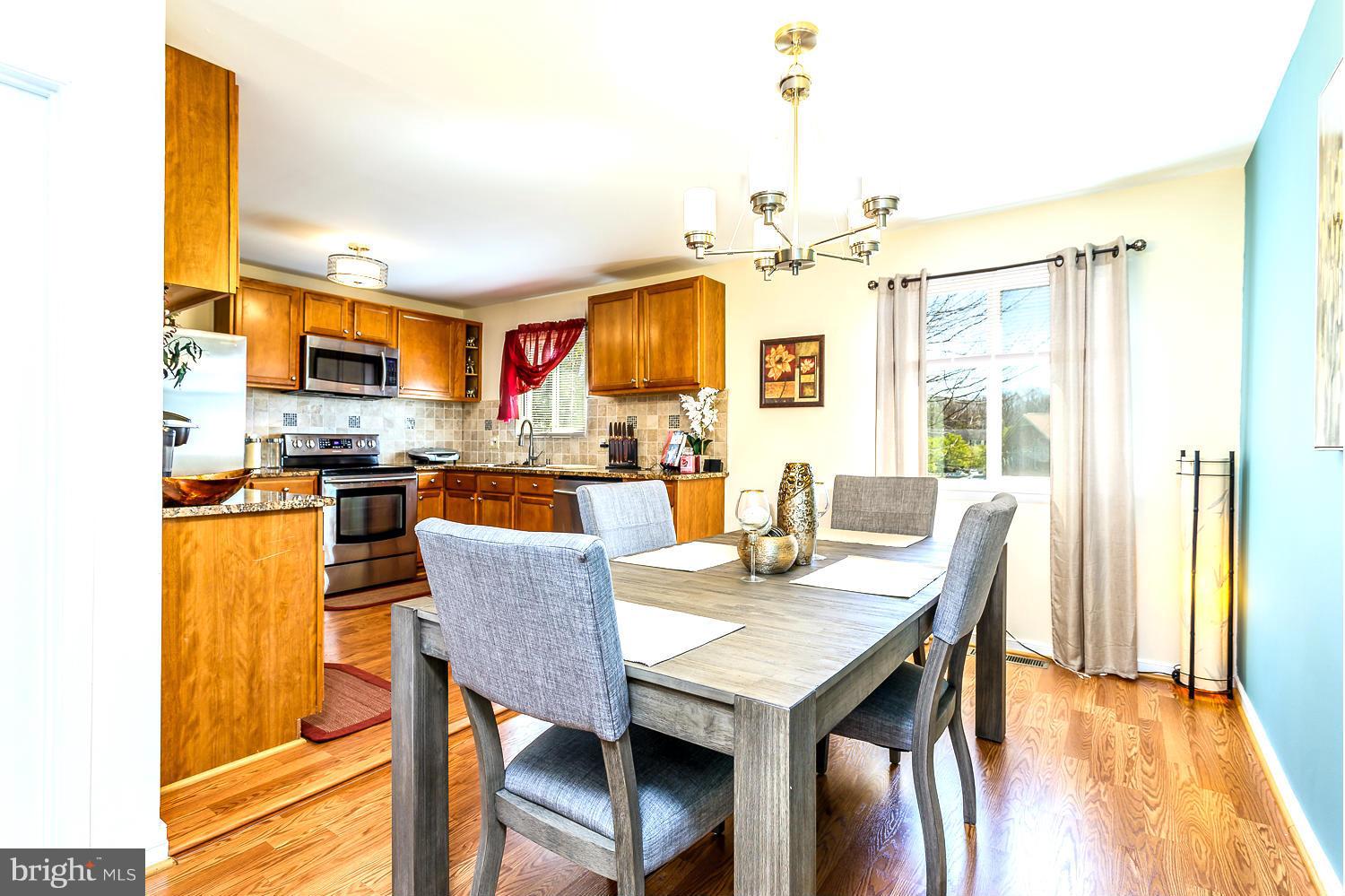 TOWN & COUNTRY TOWNHOUSES - Residential