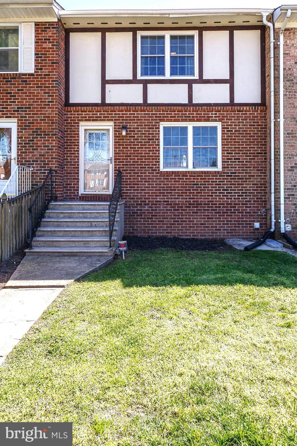 TOWN & COUNTRY TOWNHOUSES - Residential