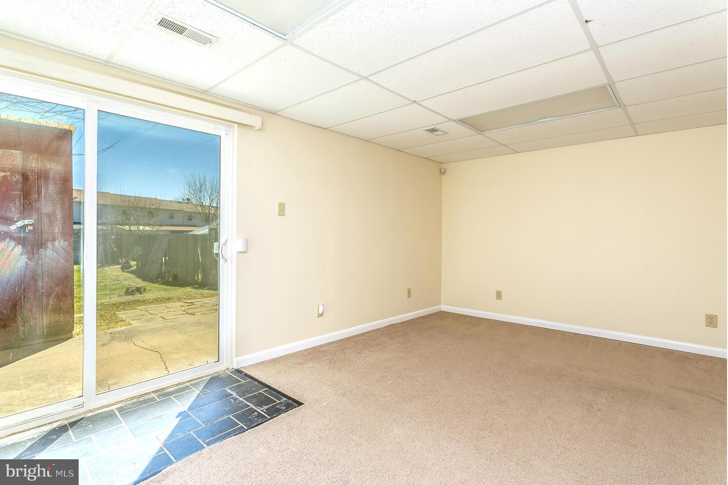 TOWN & COUNTRY TOWNHOUSES - Residential