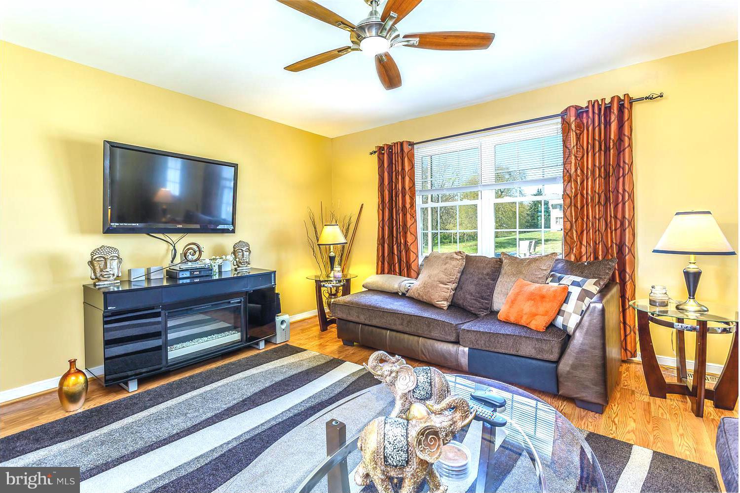 TOWN & COUNTRY TOWNHOUSES - Residential