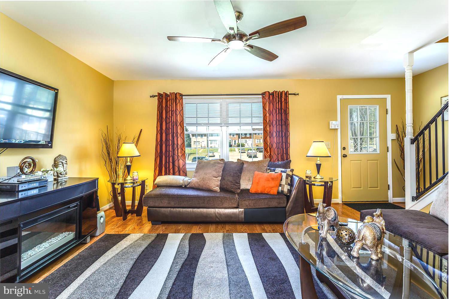 TOWN & COUNTRY TOWNHOUSES - Residential