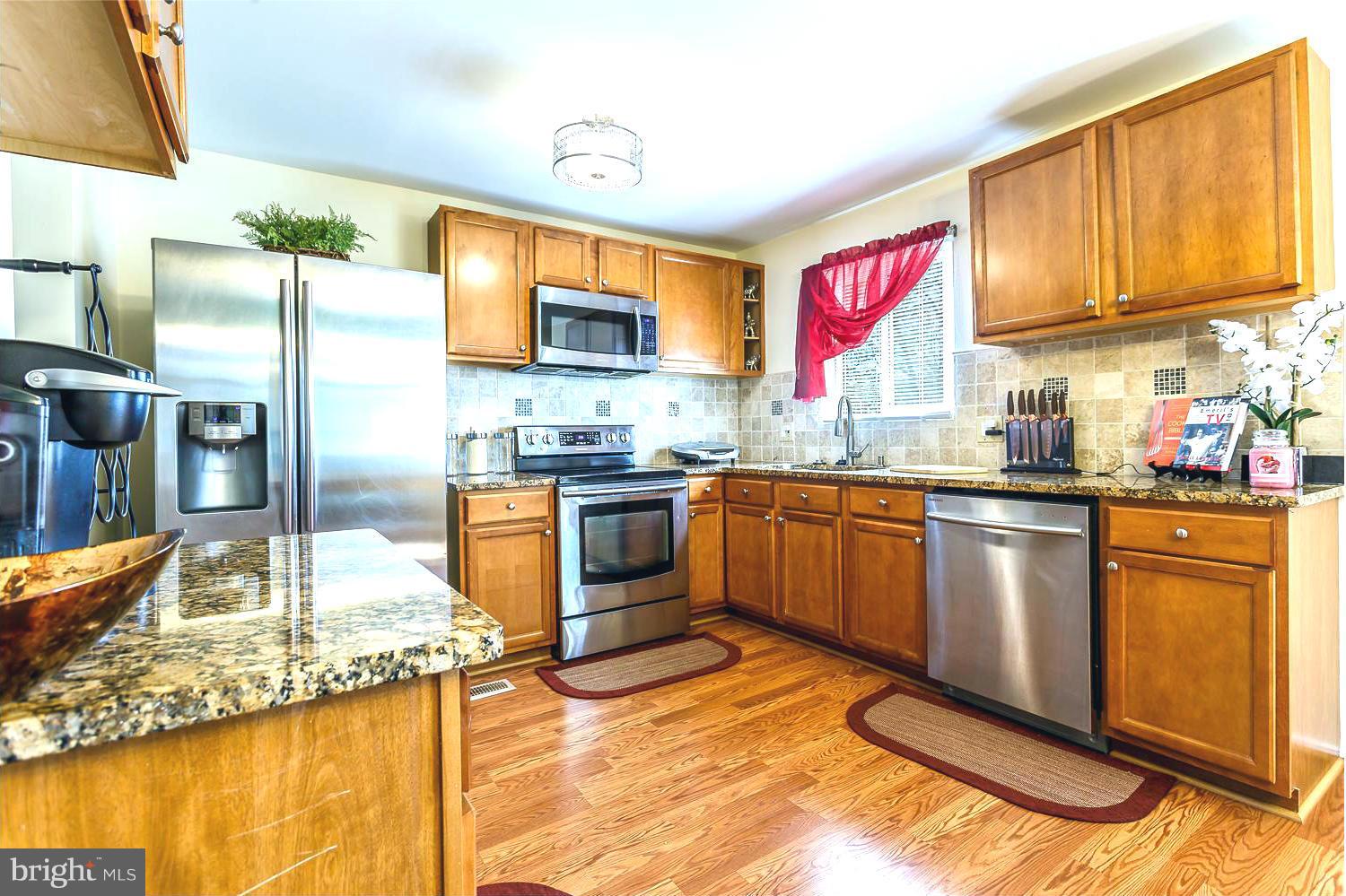 TOWN & COUNTRY TOWNHOUSES - Residential