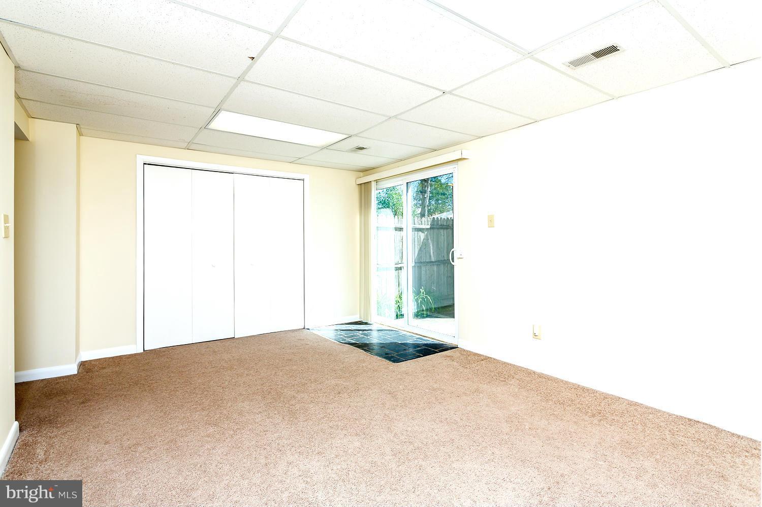 TOWN & COUNTRY TOWNHOUSES - Residential