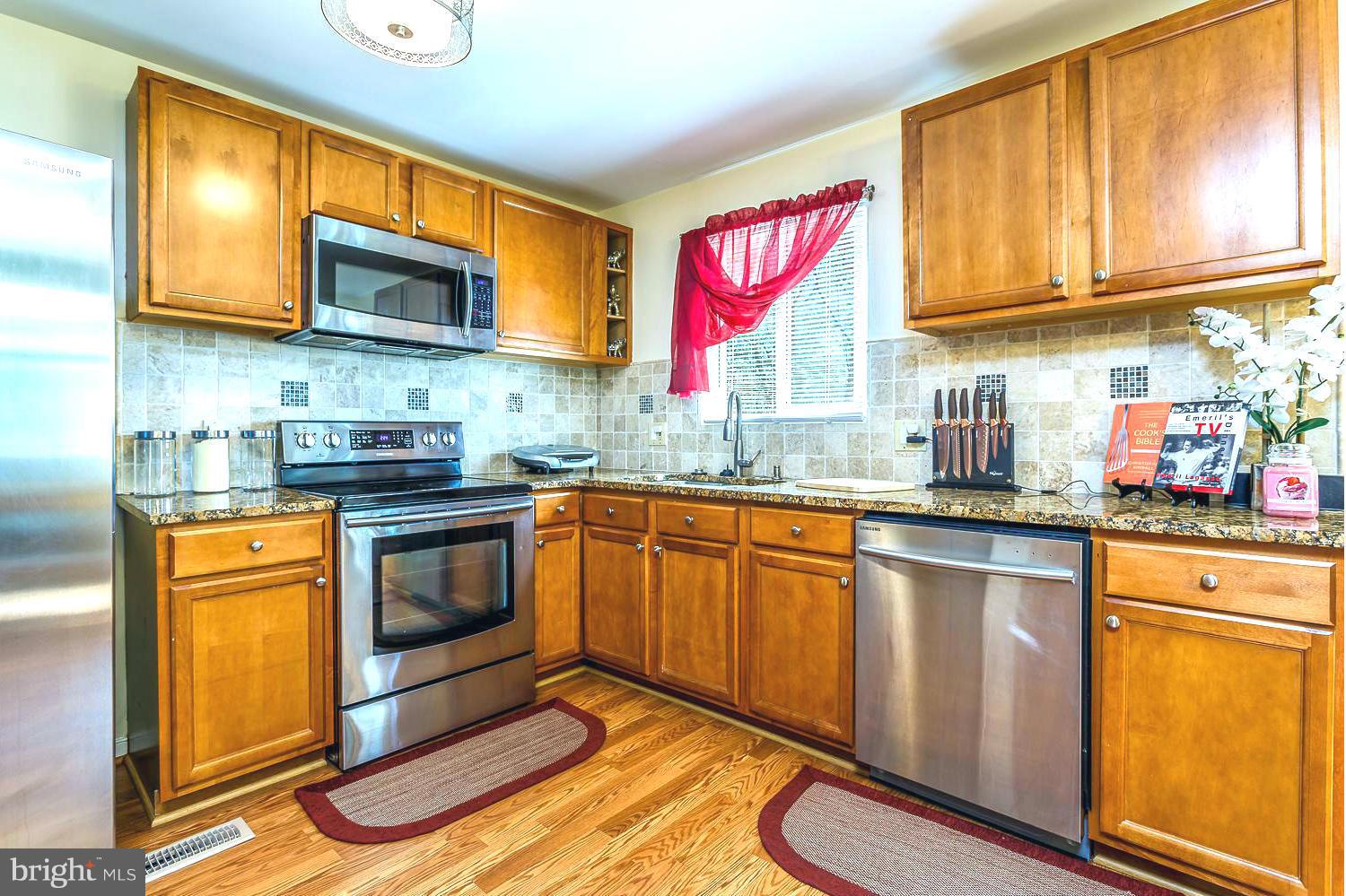 TOWN & COUNTRY TOWNHOUSES - Residential