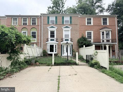 Photo of 4526 Arendale Square, ALEXANDRIA, VA 22309 (MLS # VAFX2325604)