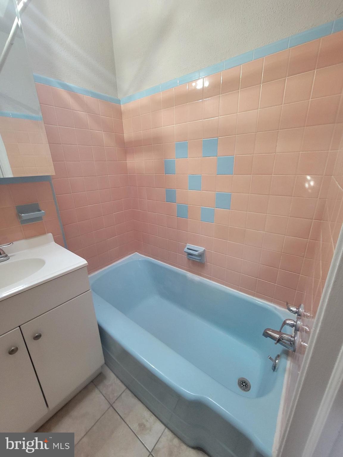 CASTOR GARDENS - Residential Lease