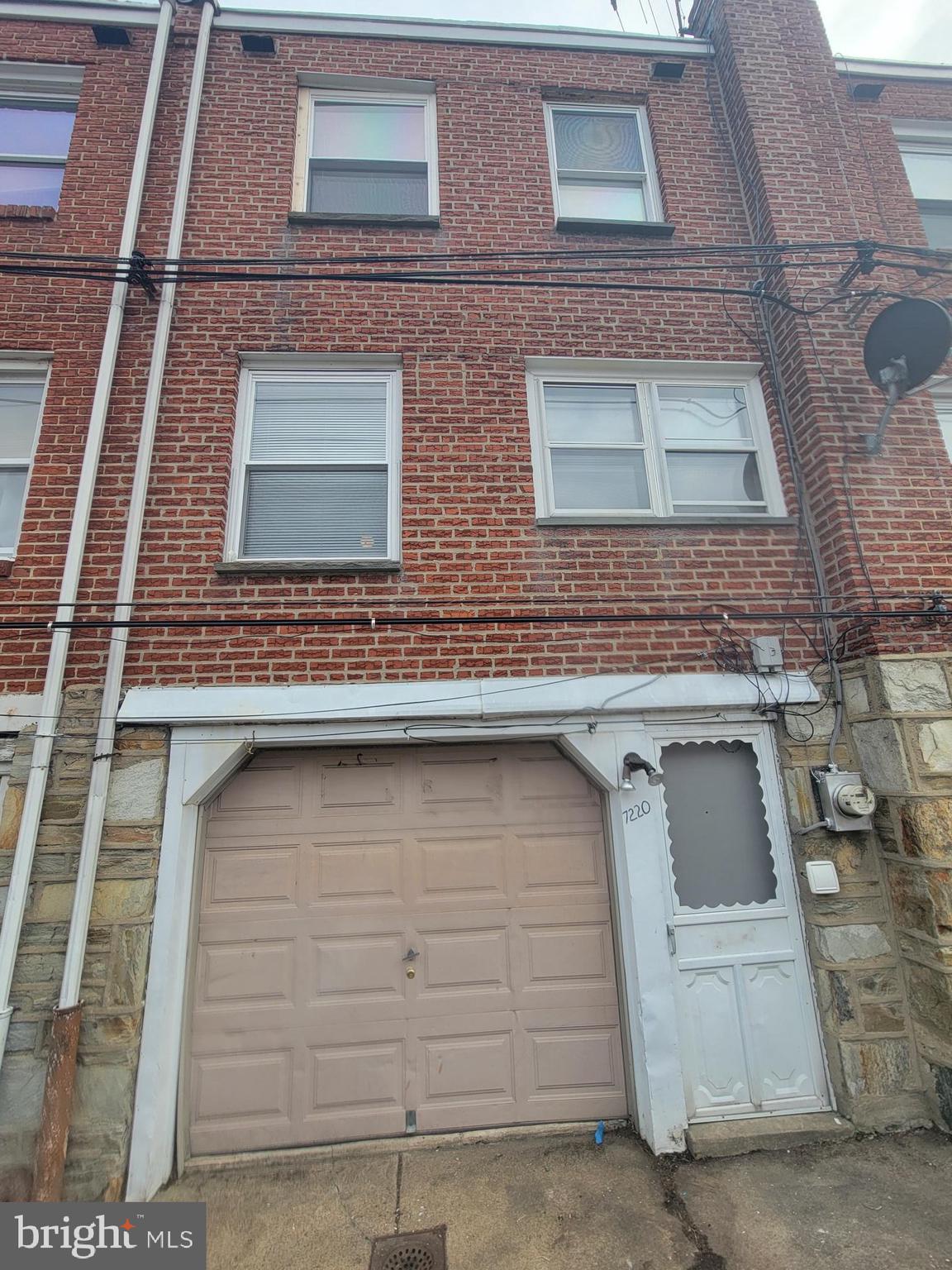 CASTOR GARDENS - Residential Lease