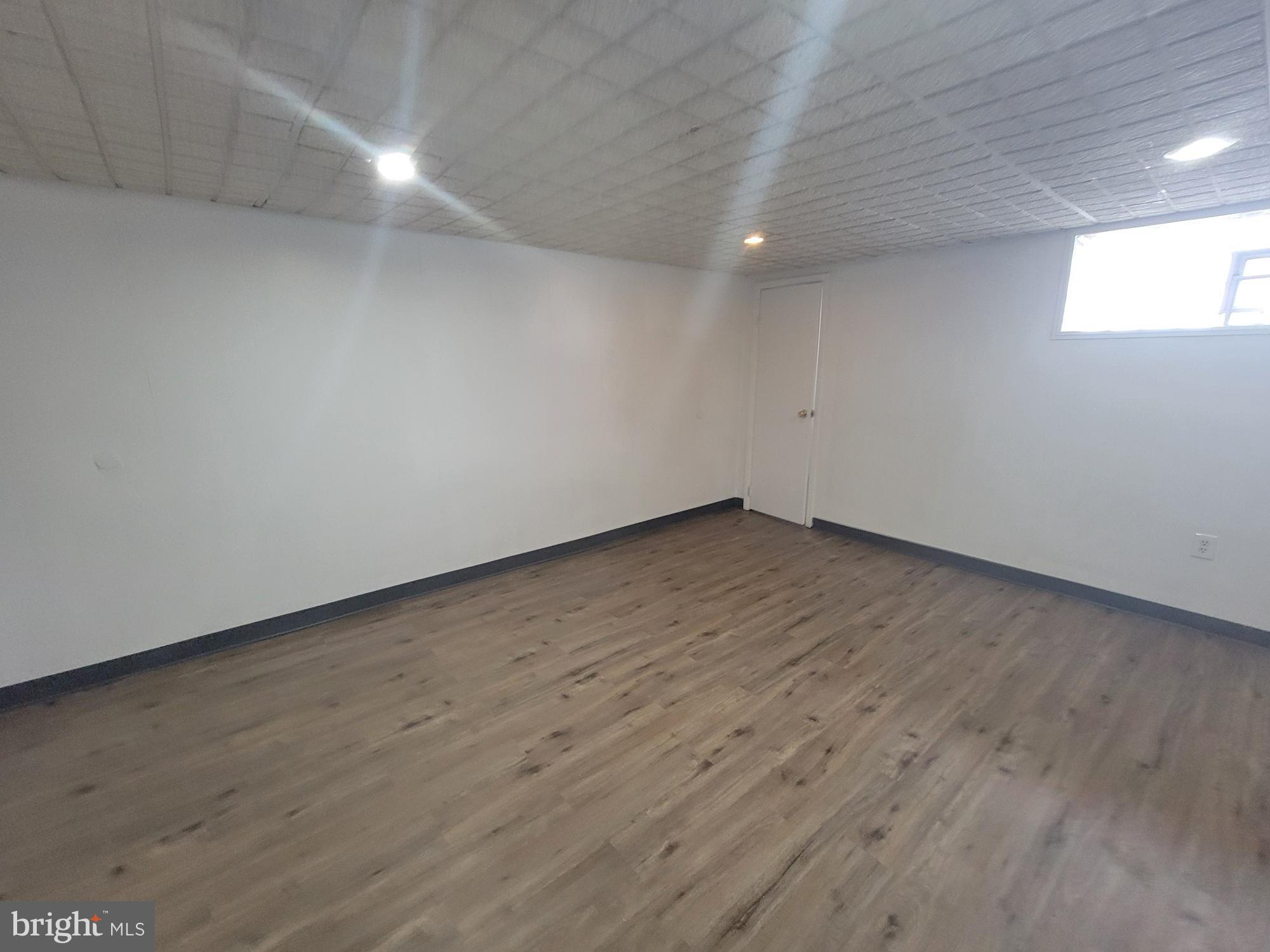 CASTOR GARDENS - Residential Lease