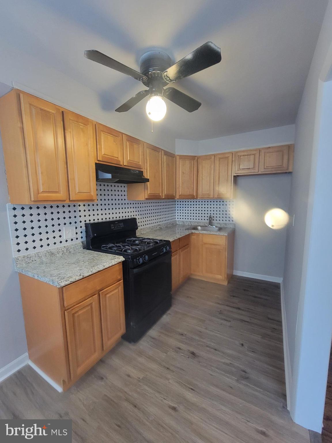 CASTOR GARDENS - Residential Lease