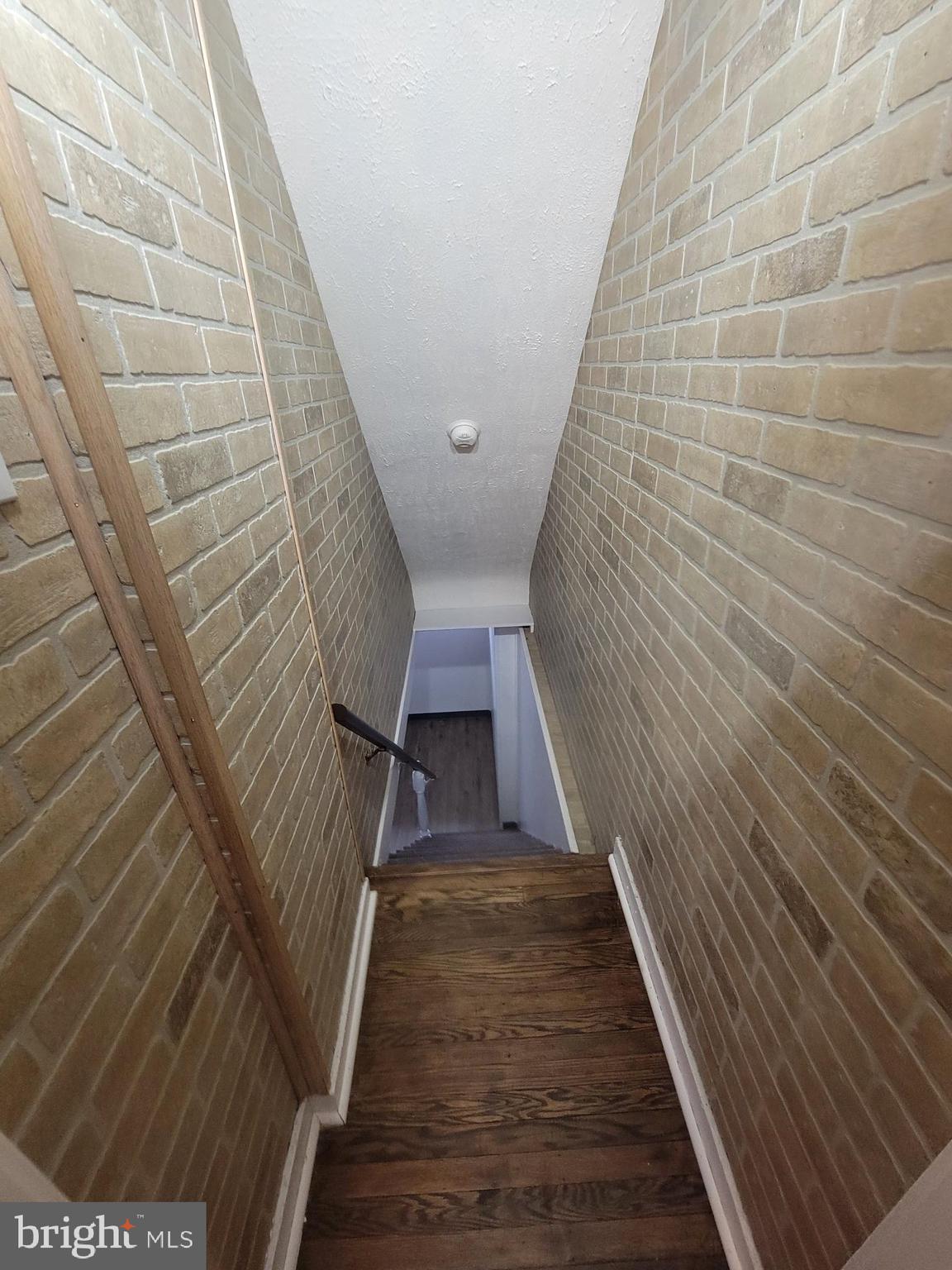 CASTOR GARDENS - Residential Lease