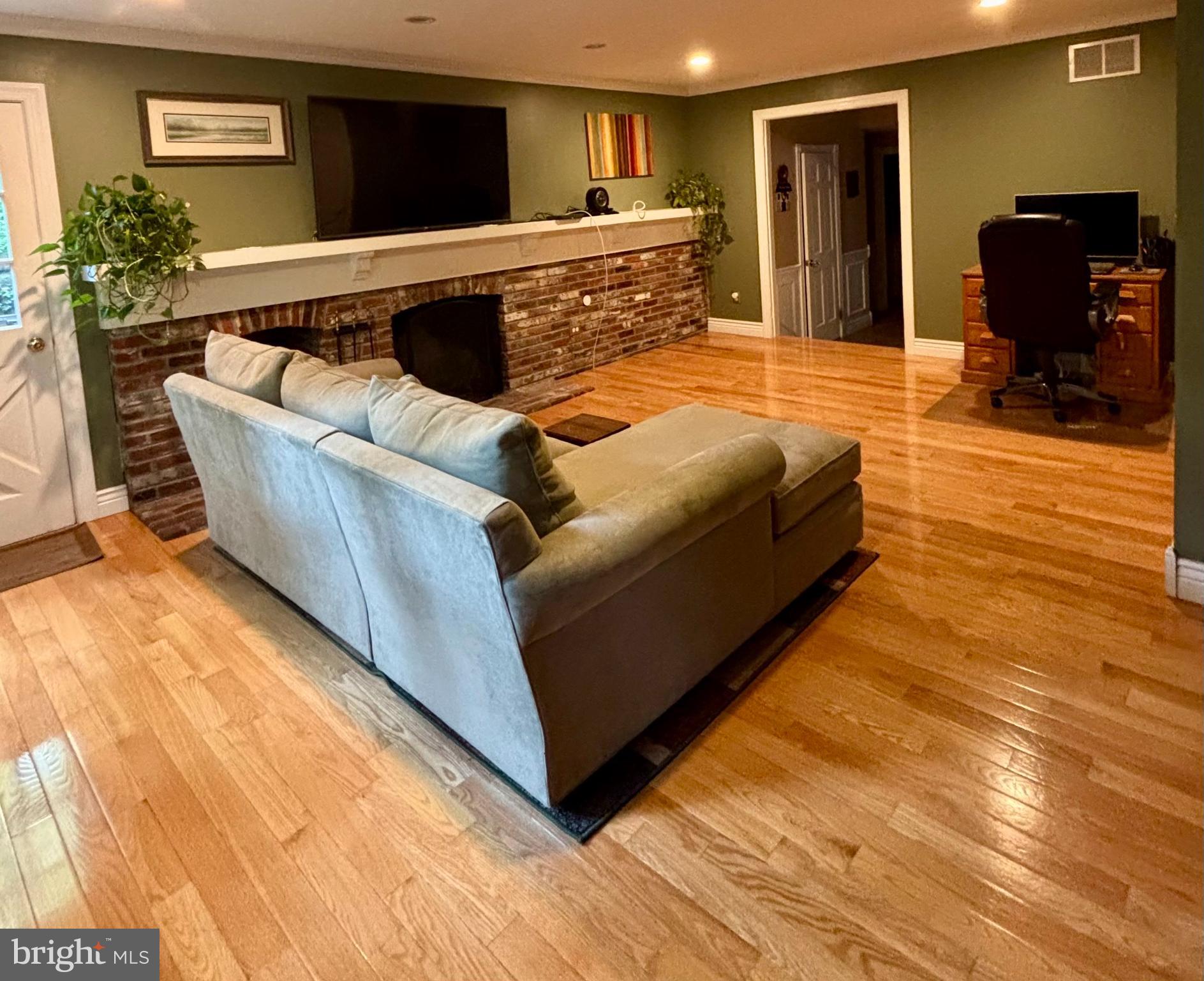 110 WEXFORD DRIVE