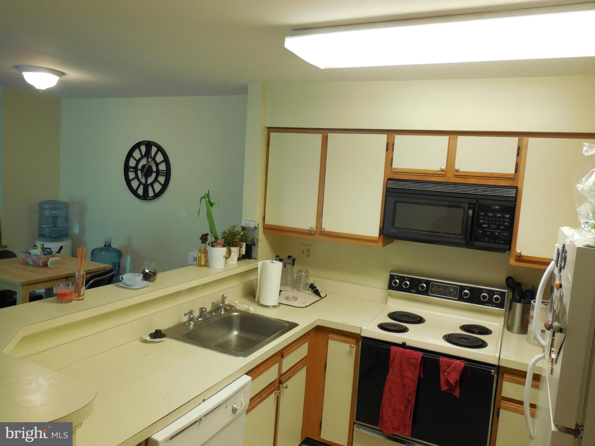 SURREY AT MANCHESTER LAKES - Residential