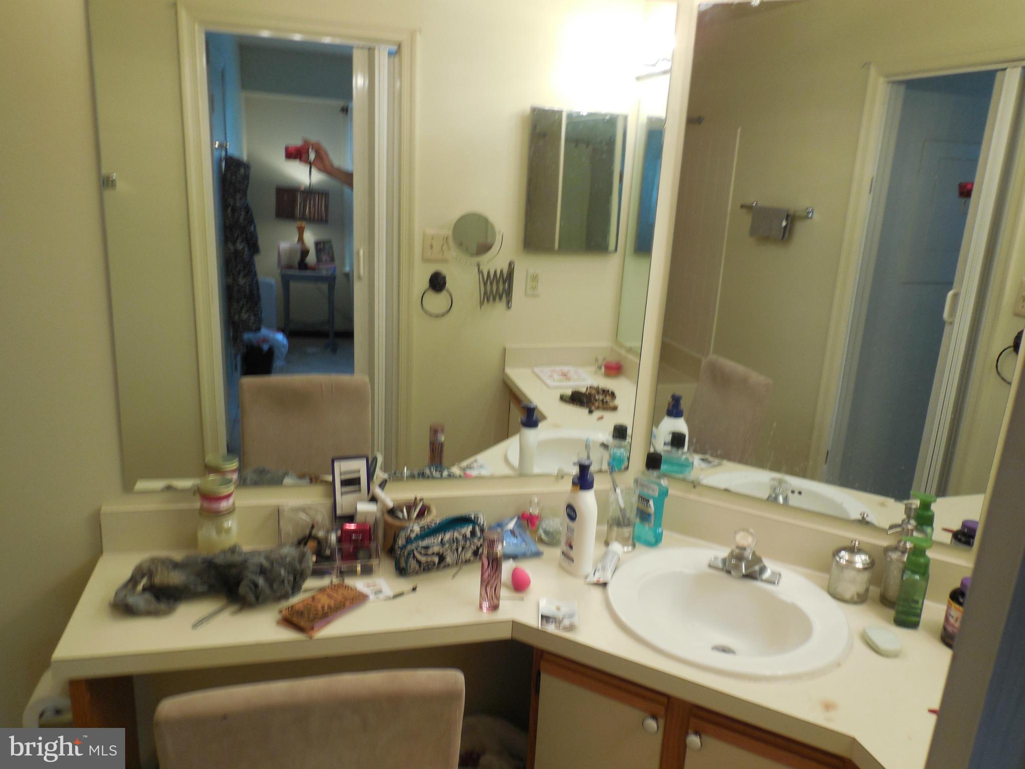 SURREY AT MANCHESTER LAKES - Residential