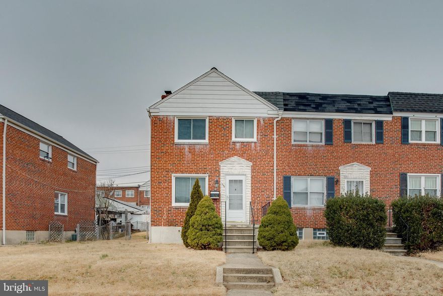 MOVE RIGHT IN    WELL MAINTAINED END OF GROUP.   HARDWOOD FLOORS THRU OUT   FRESHLY PAINTED.  NEW ROOF.   FURNACE AND CENTRAL AIR  2007   PARKING PAD IN THE BACK   COVERED PATIO. PERFECT FOR ENTERTAINING   FINISHED LOWER LEVEL THAT IS BRIGHT AND CHEERY.   COME SE THIS HOME TODAY YOU WONT BE DISAPPOINTED !!