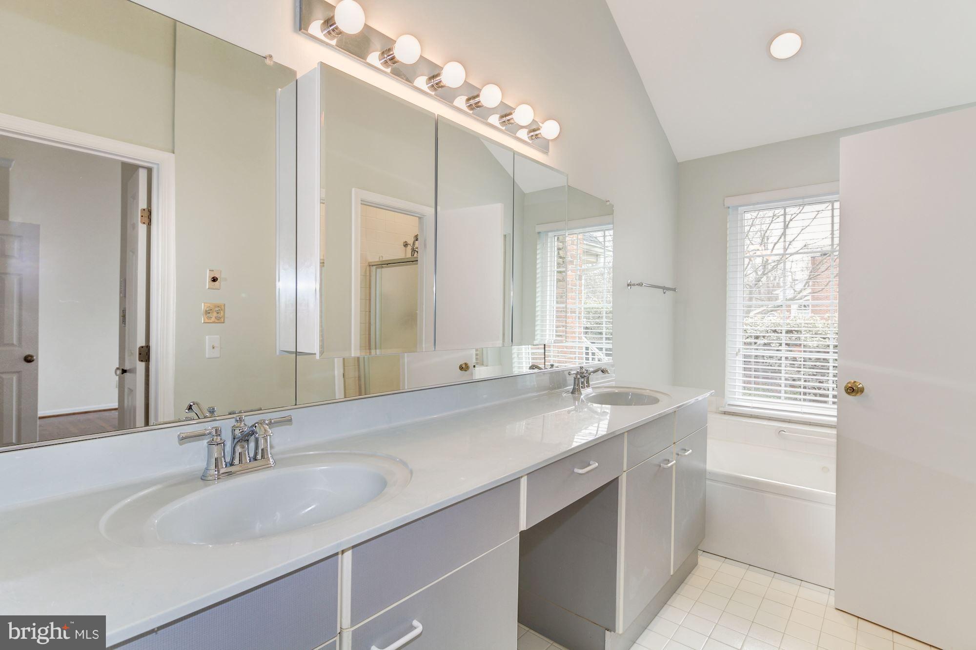 THE MEADOWS OF GREEN SPRING - Residential Lease