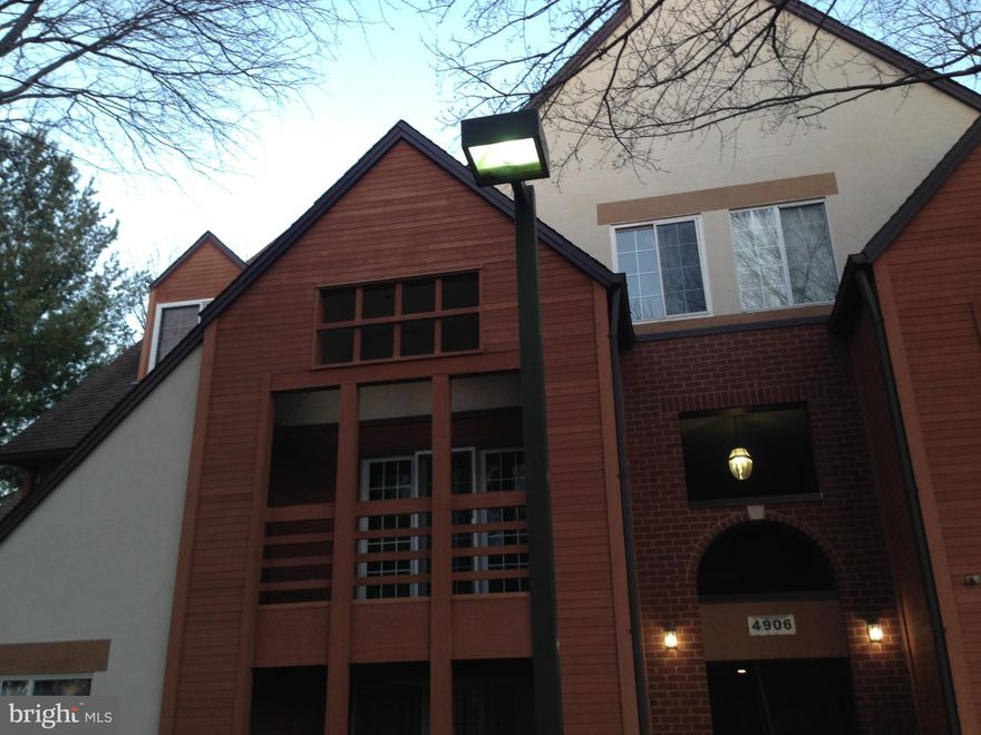 Reduced!Rarely available upper floor two level condo. Open and flowing first level with separate dining room, living room with fireplace, french doors leading to deck, bonus room off kitchen and updated baths throughout. One of the Largest Condo! Newly painted and New Carpet Throughout! Wood floors and Carpet on main level. Huge walk in closet. Overlook Balcony! Close to 29 and Major Hgwys! Unit#5