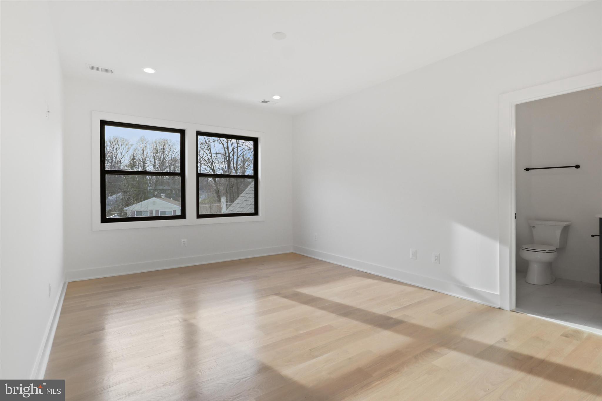 VIENNA WOODS - Residential