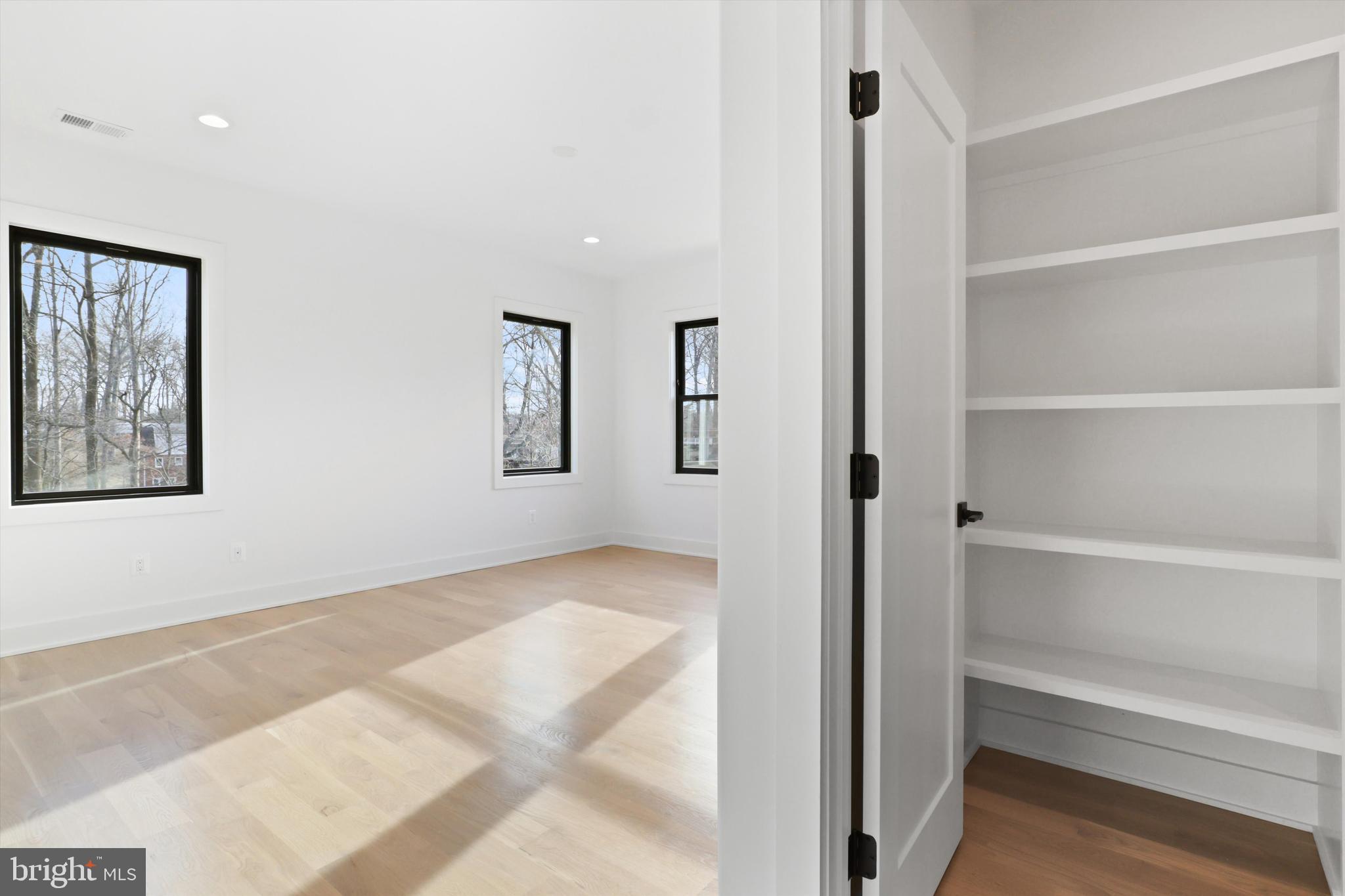 VIENNA WOODS - Residential