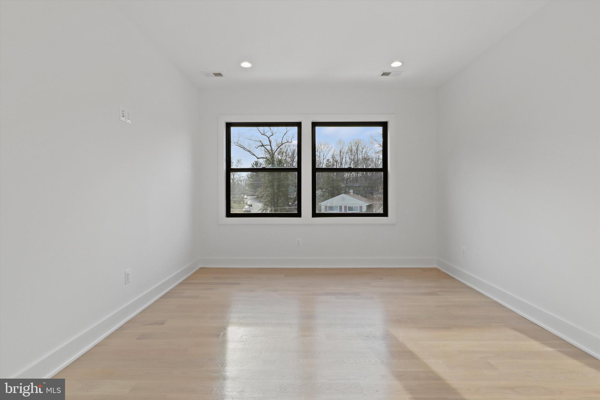 VIENNA WOODS - Residential