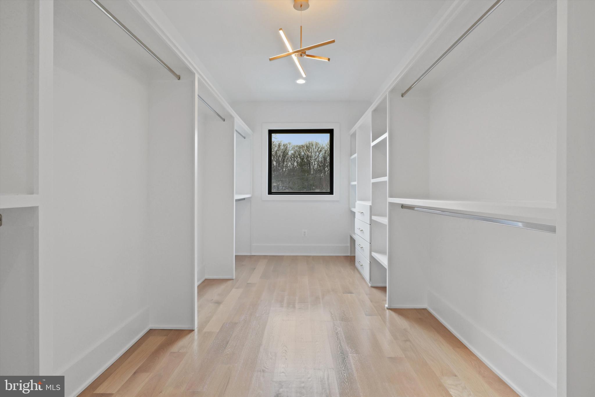 VIENNA WOODS - Residential