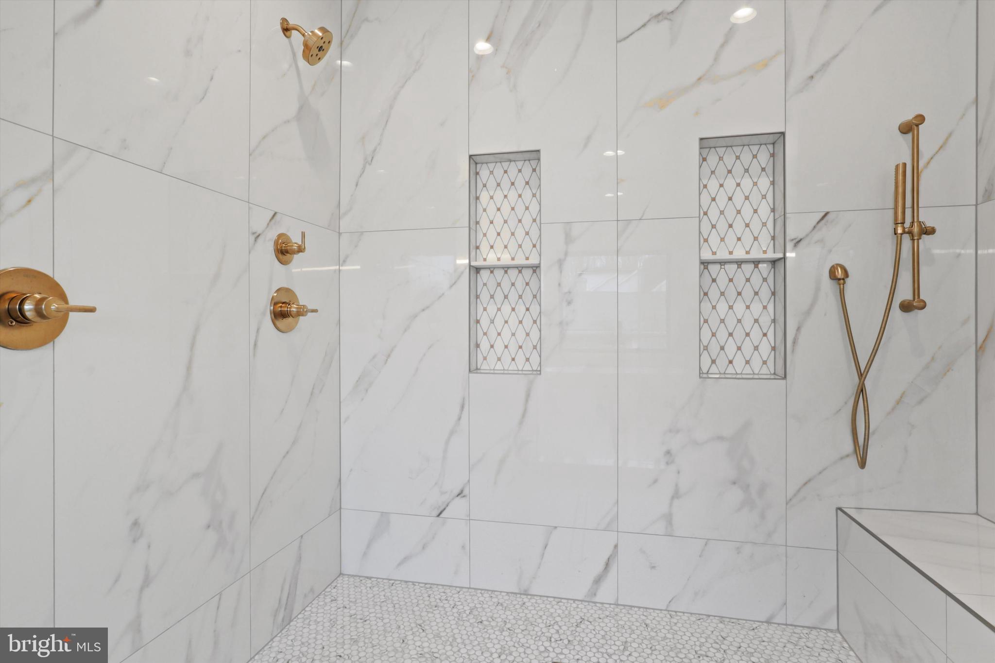 VIENNA WOODS - Residential