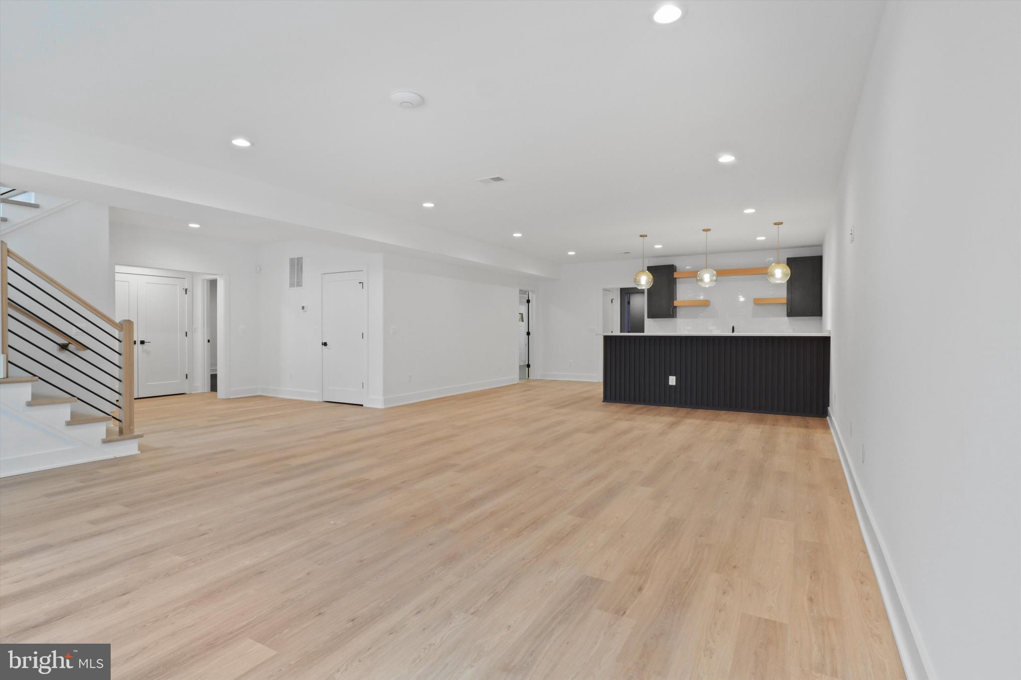 VIENNA WOODS - Residential