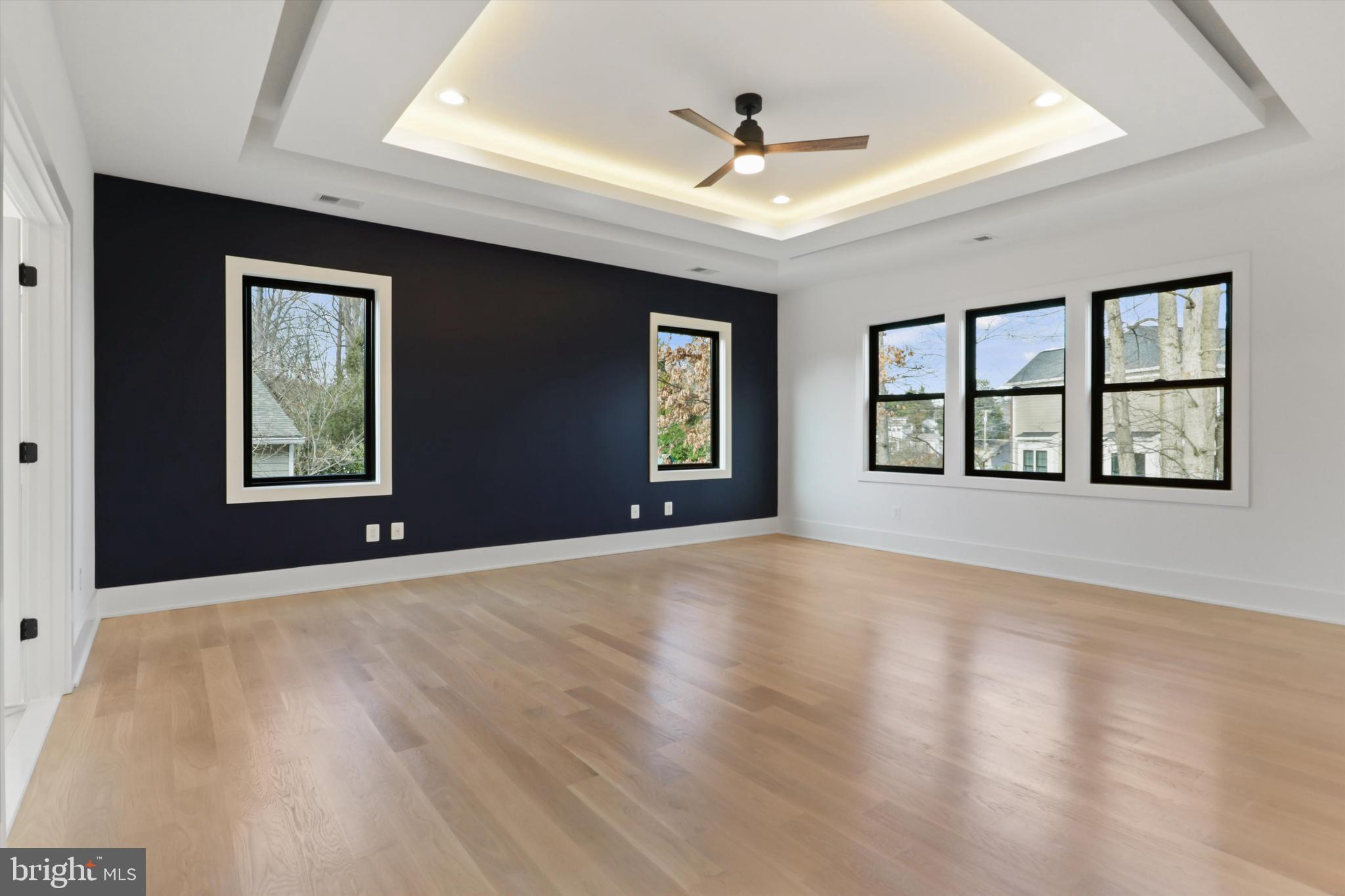 VIENNA WOODS - Residential