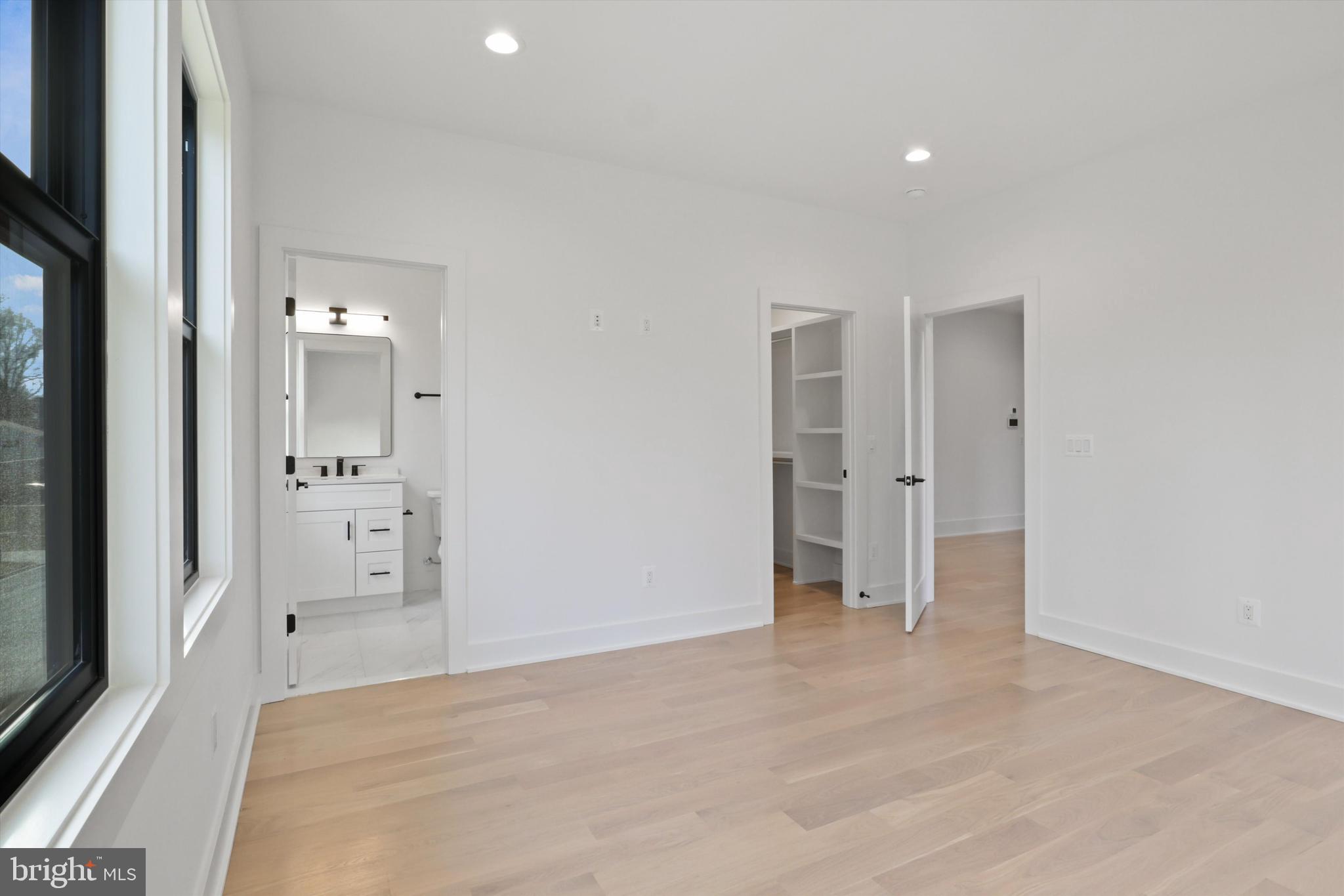 VIENNA WOODS - Residential