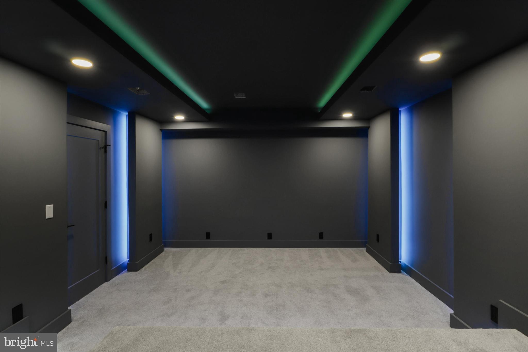 VIENNA WOODS - Residential