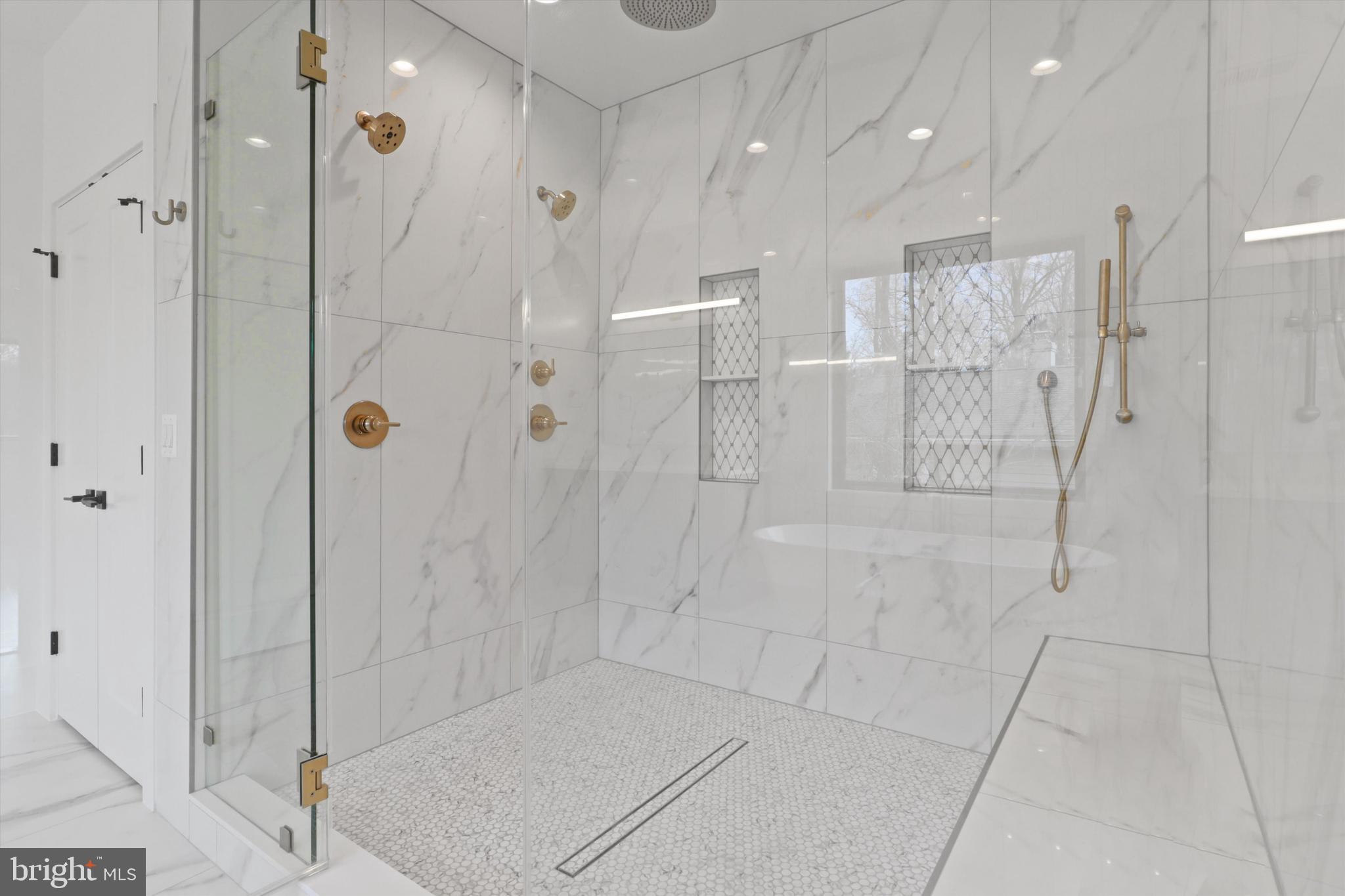 VIENNA WOODS - Residential