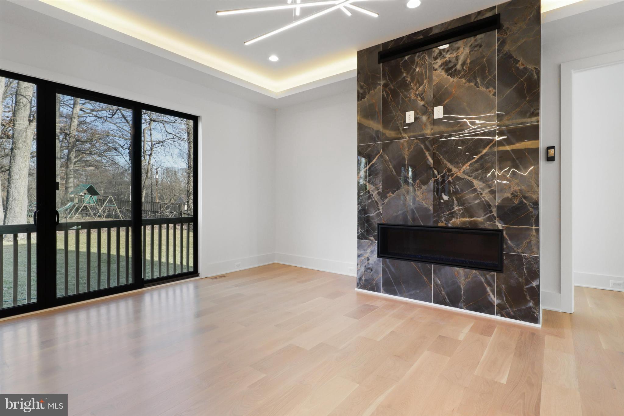 VIENNA WOODS - Residential