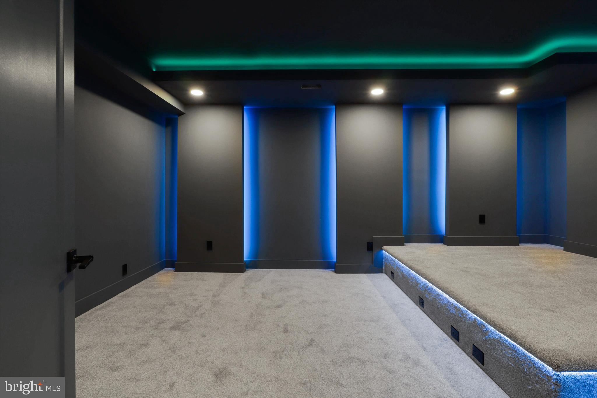 VIENNA WOODS - Residential